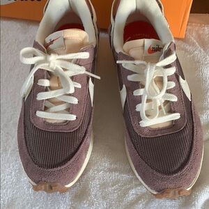 Nike Waffle Debut VNTG in Plum and Coconut . 8.5